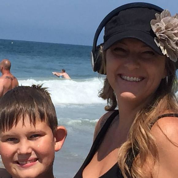 Meet your Posher, Traci - Picture 3 of 4